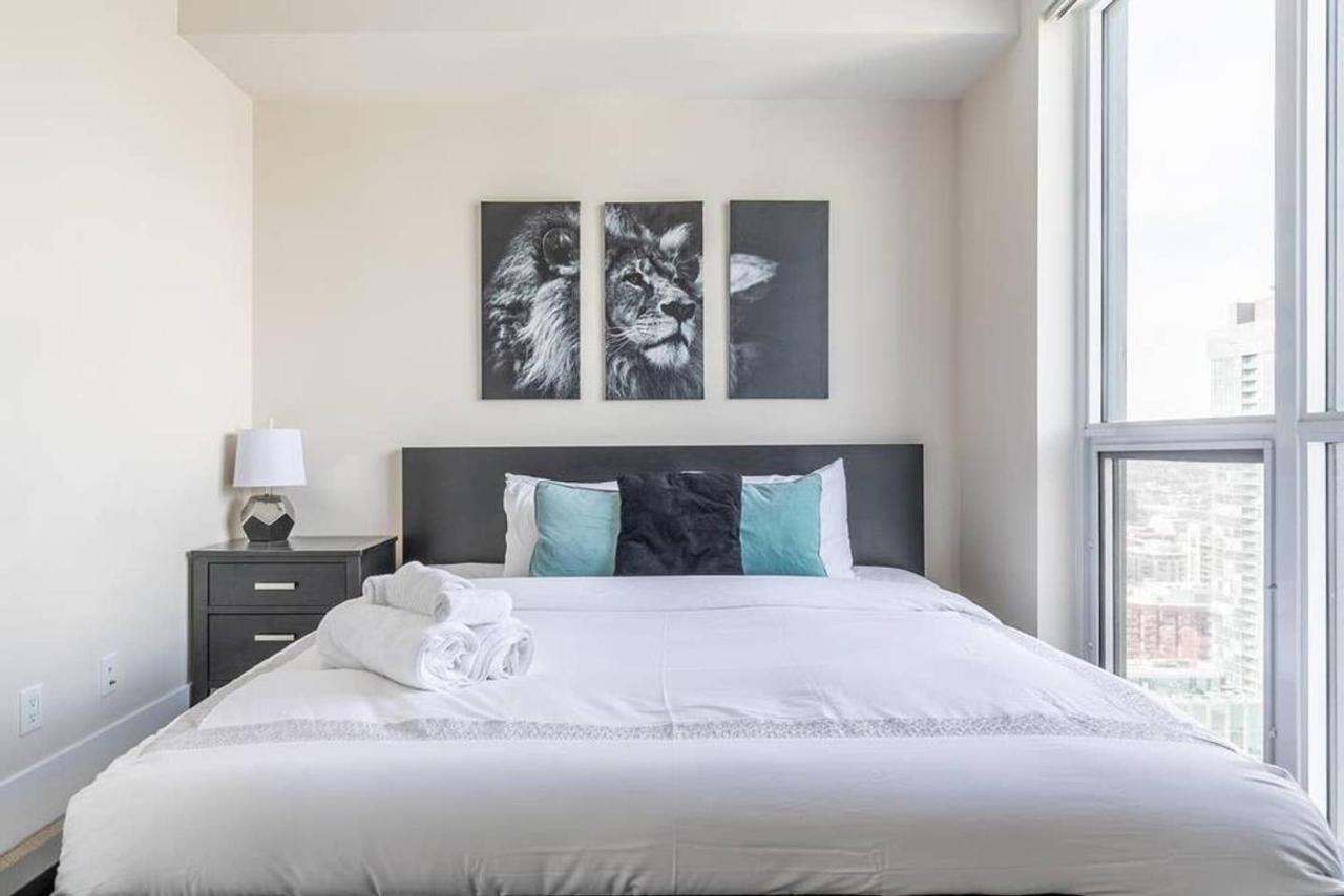 Вилла Stunning Views Of Downtown - Luxury High Rise With King Bed! Торонто Экстерьер фото