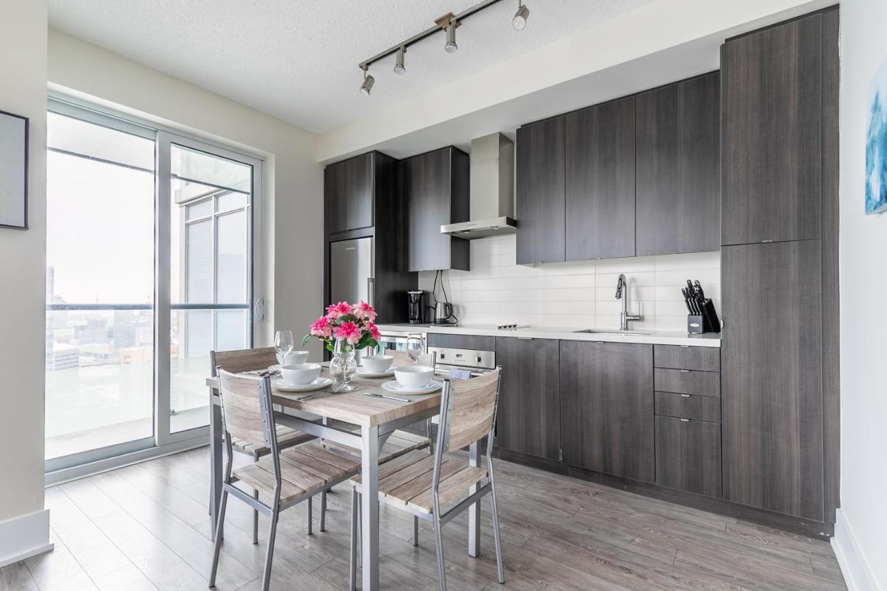 Вилла Stunning Views Of Downtown - Luxury High Rise With King Bed! Торонто Экстерьер фото